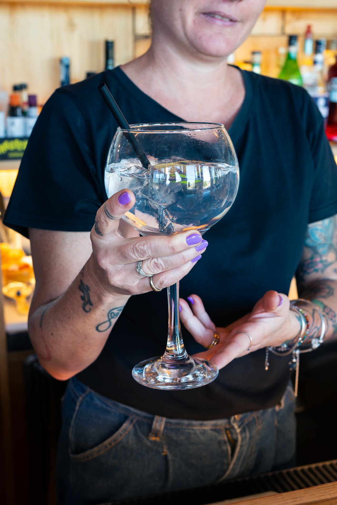 Gin tonic servito al bancone di Borgo 22